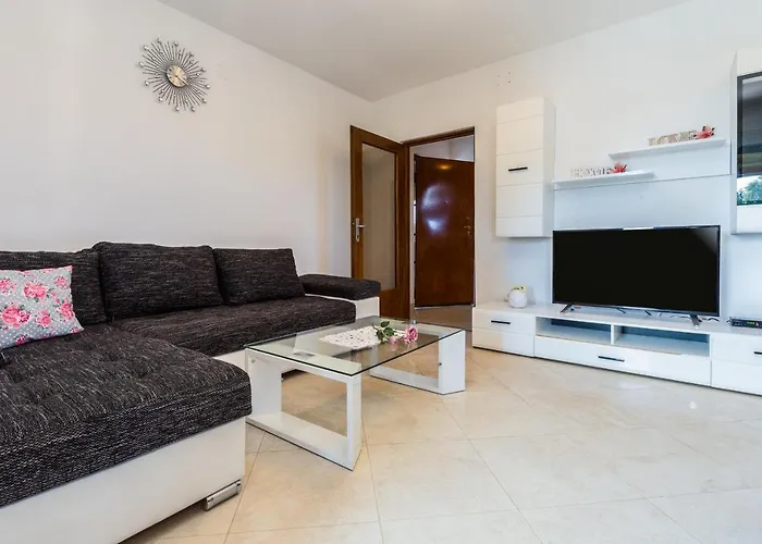 Cozy Sejdi With Private Pool In By Wiibuk Pula