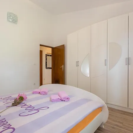 Villa Cozy Sejdi With Private Pool In Pula