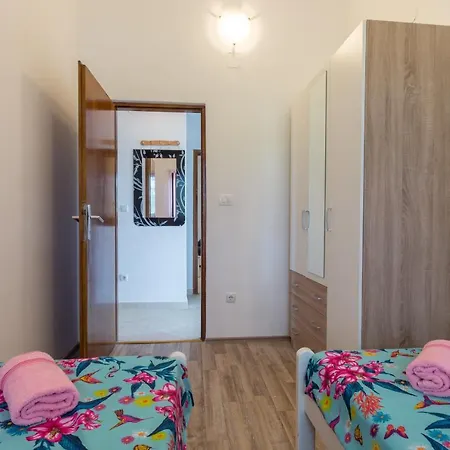 Cozy Sejdi With Private Pool In *
