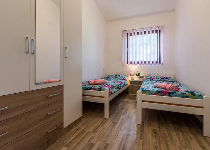 Cozy Sejdi With Private Pool In By Wiibuk * פולה