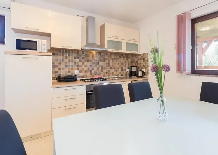 Cozy Sejdi With Private Pool In By Wiibuk פולה