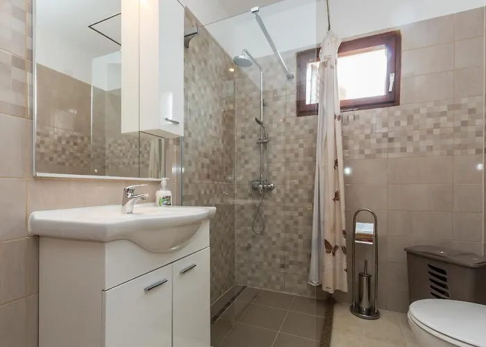 Cozy Sejdi With Private Pool In By Wiibuk וילה