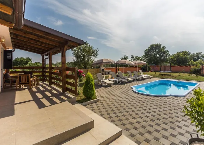 Cozy Sejdi With Private Pool In By Wiibuk פולה